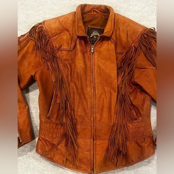 Wilson’s Adventure Bound leather jacket with tassels - Picture 3 of 9